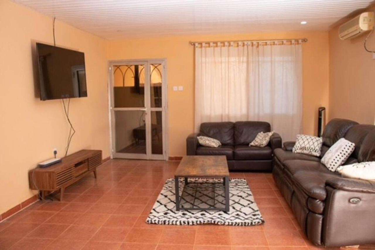 Fully Air-Con 3Bed Villa-Wifi -Hot Water -Cable Tv Freetown Dış mekan fotoğraf