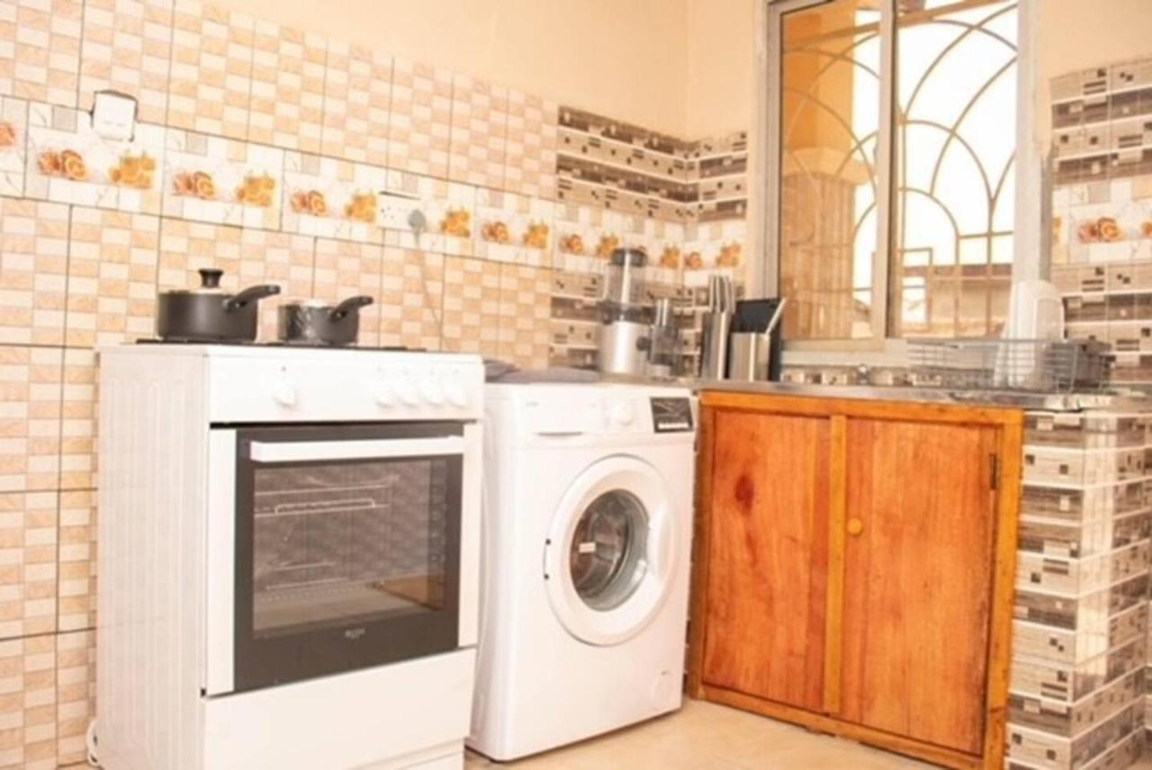 Fully Air-Con 3Bed Villa-Wifi -Hot Water -Cable Tv Freetown Dış mekan fotoğraf