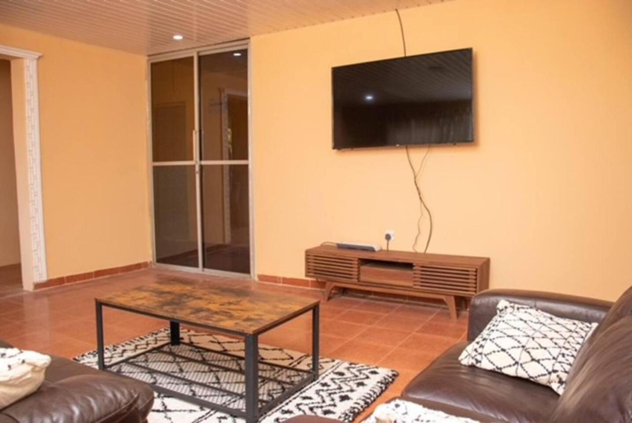 Fully Air-Con 3Bed Villa-Wifi -Hot Water -Cable Tv Freetown Dış mekan fotoğraf