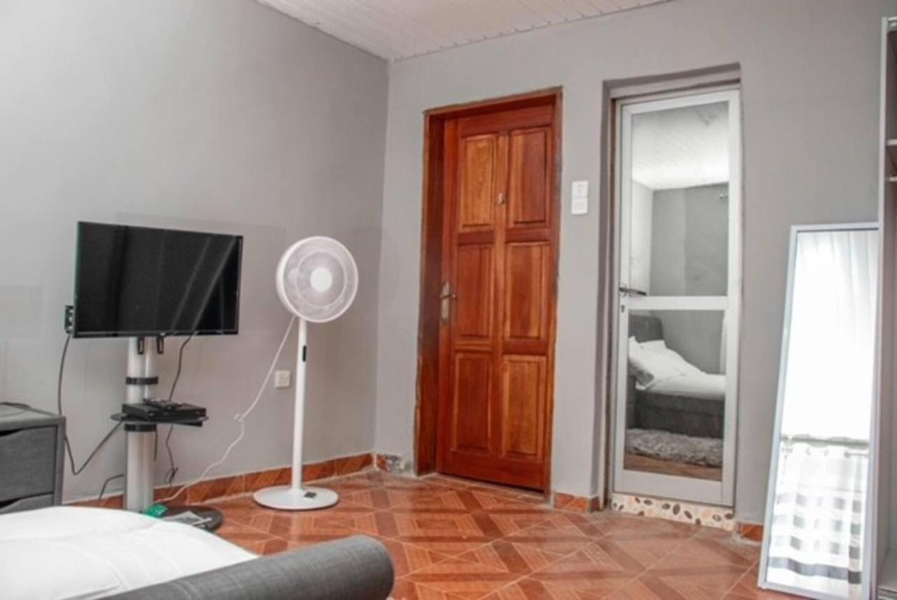 Fully Air-Con 3Bed Villa-Wifi -Hot Water -Cable Tv Freetown Dış mekan fotoğraf