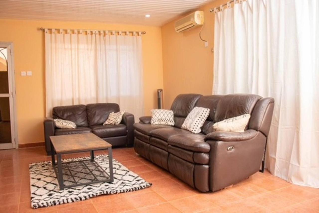 Fully Air-Con 3Bed Villa-Wifi -Hot Water -Cable Tv Freetown Dış mekan fotoğraf